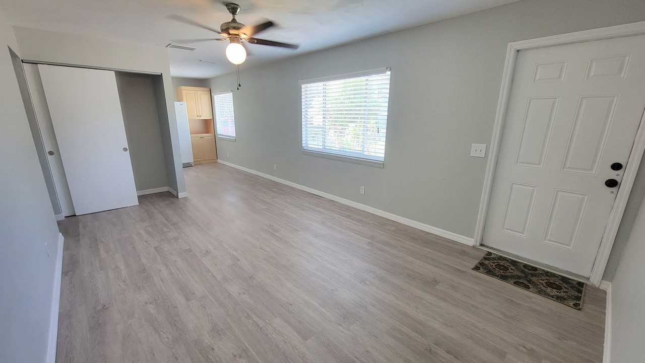 617 59th Avenue Dr W - Photo 2 of 17