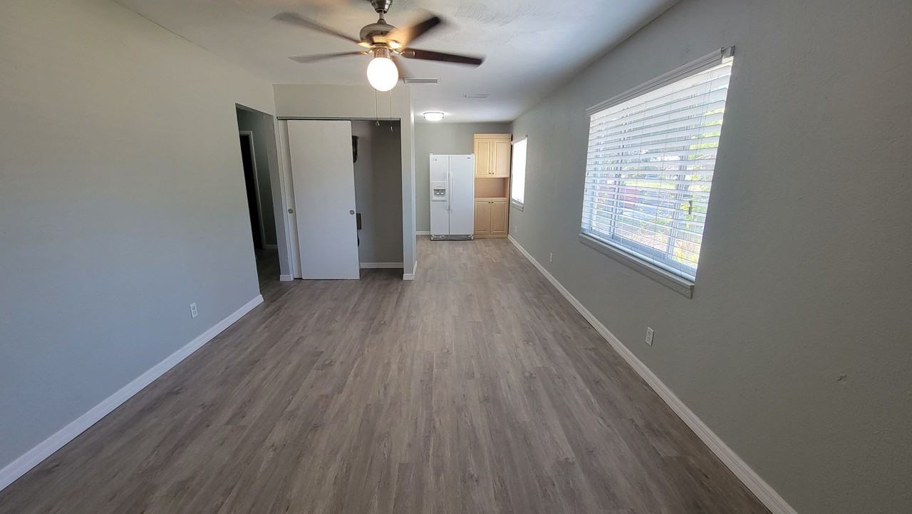 617 59th Avenue Dr W - Photo 3 of 17