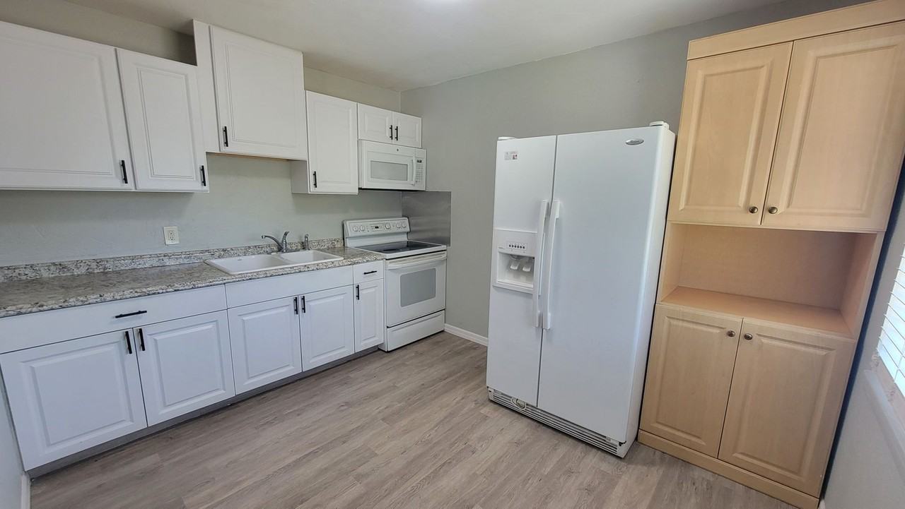617 59th Avenue Dr W - Photo 4 of 17
