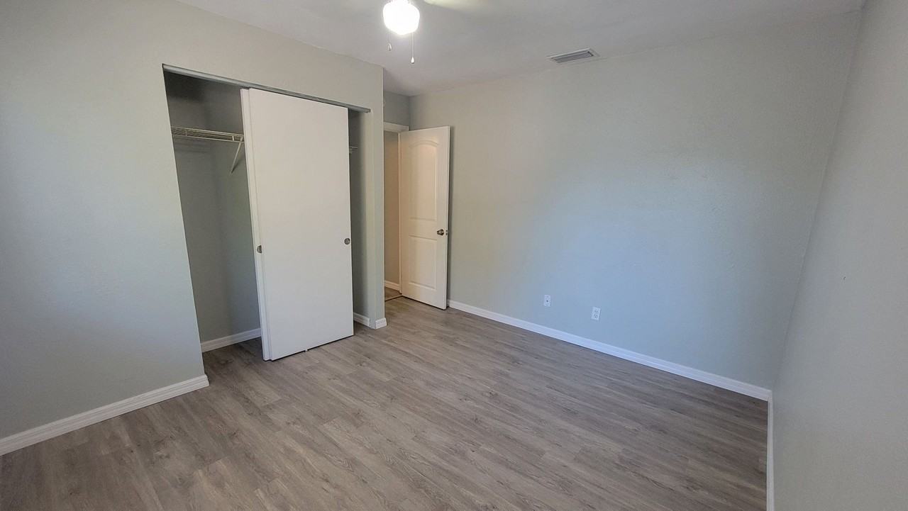 617 59th Avenue Dr W - Photo 5 of 17