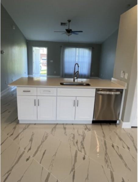 1513 Sw 30th St - Photo 5 of 14