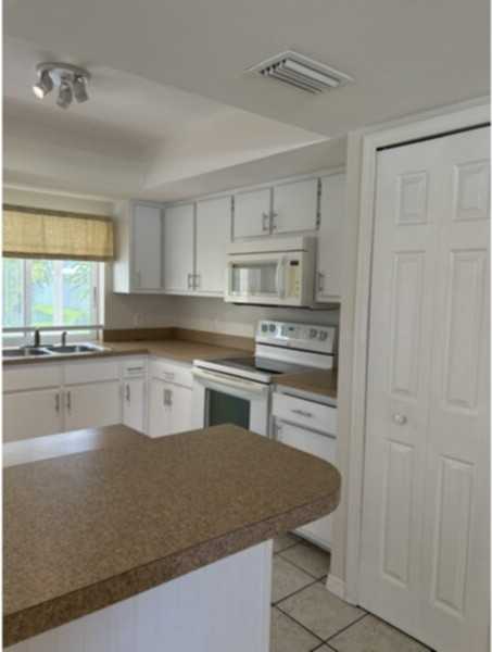 4036 Sw 2nd Pl - Photo 7 of 20