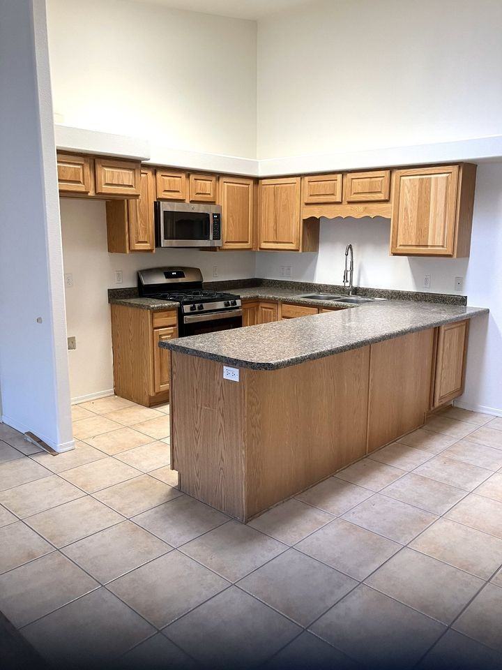 980 Astor Ave #2 - Photo 3 of 13