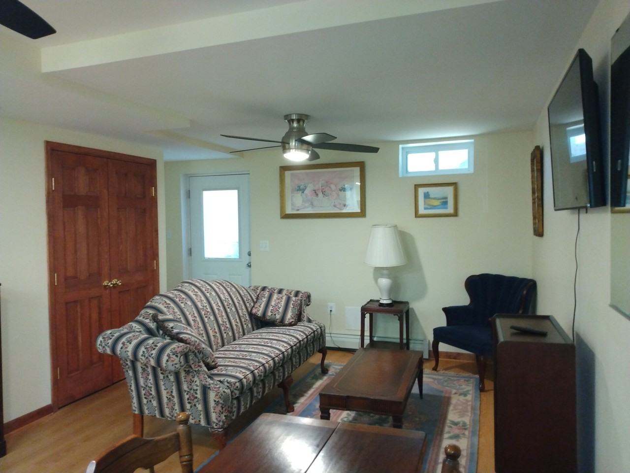 2416A Rockwell Ave #2416A - Photo 2 of 18