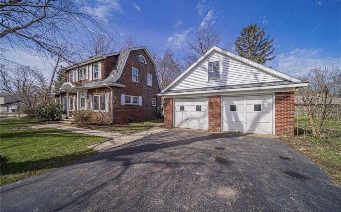 1356 Oxford Dr #NA - Photo 2 of 18