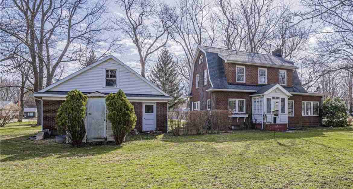 1356 Oxford Dr #NA - Photo 3 of 18