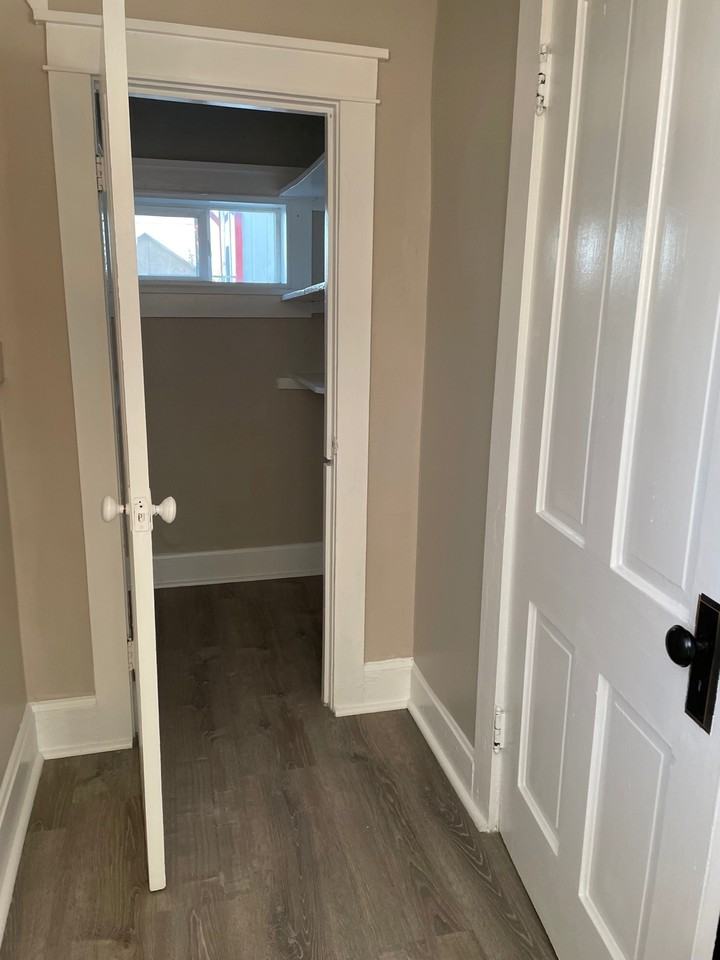 208 E Pine St #NA - Photo 2 of 12