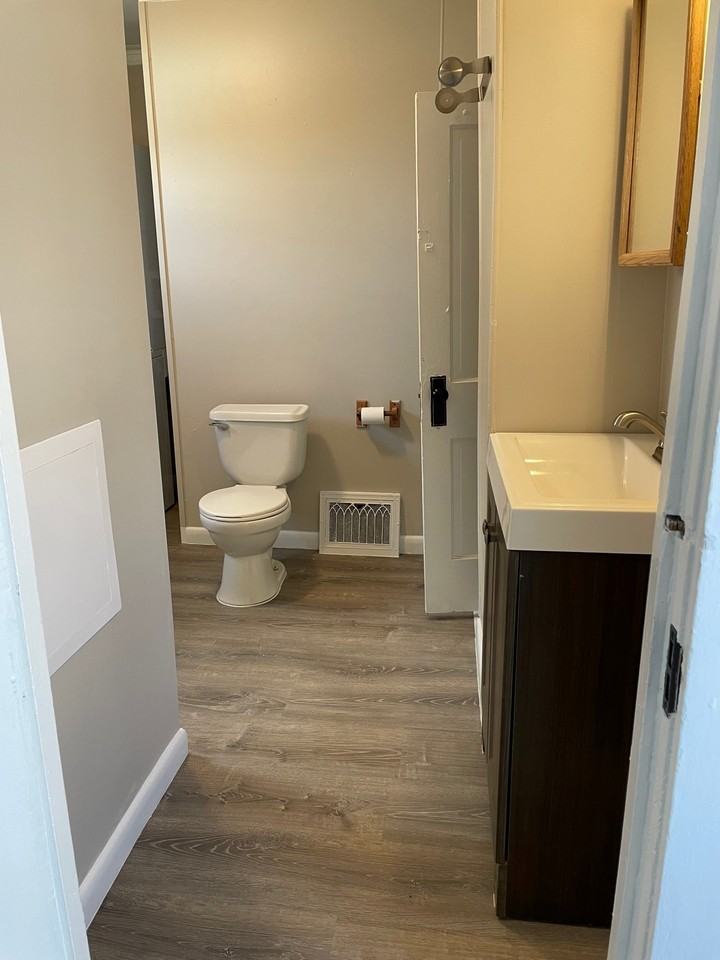 208 E Pine St #NA - Photo 3 of 12