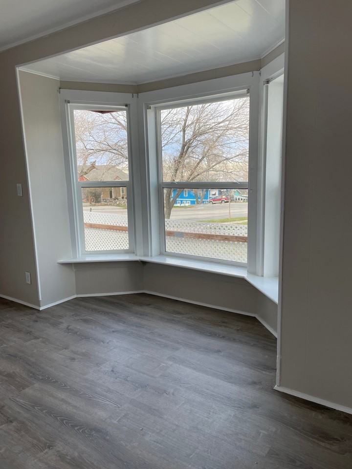 208 E Pine St #NA - Photo 4 of 12