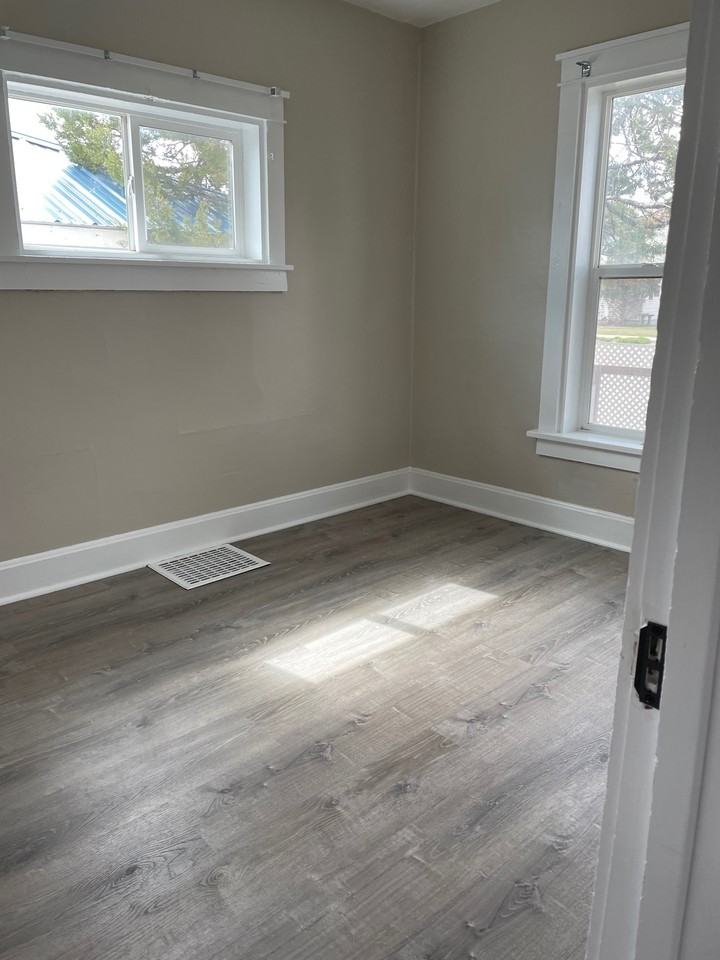 208 E Pine St #NA - Photo 6 of 12