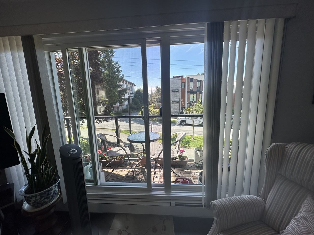 156 21st Street West - Photo 2 of 8