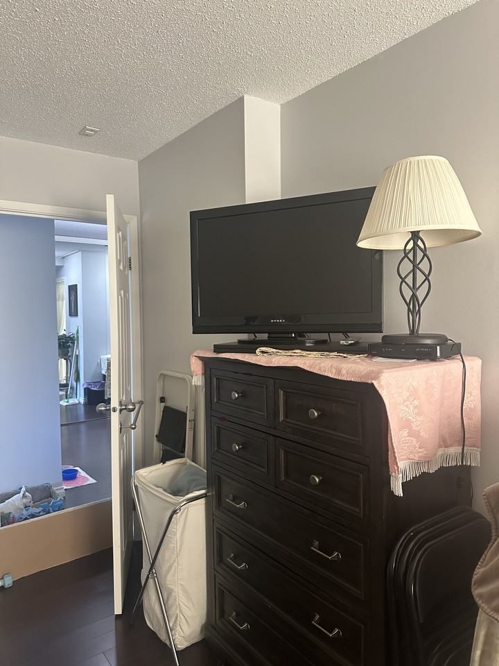 156 21st Street West - Photo 3 of 8