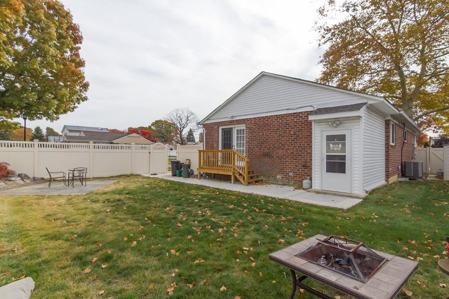 1474 Robbins Ln - Photo 2 of 18