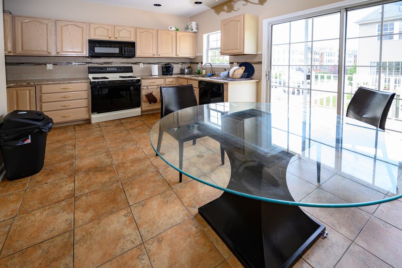 236 Warren St - Photo 4 of 22