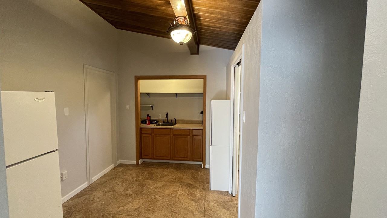 14105 Sycamore Avenue - Photo 4 of 18