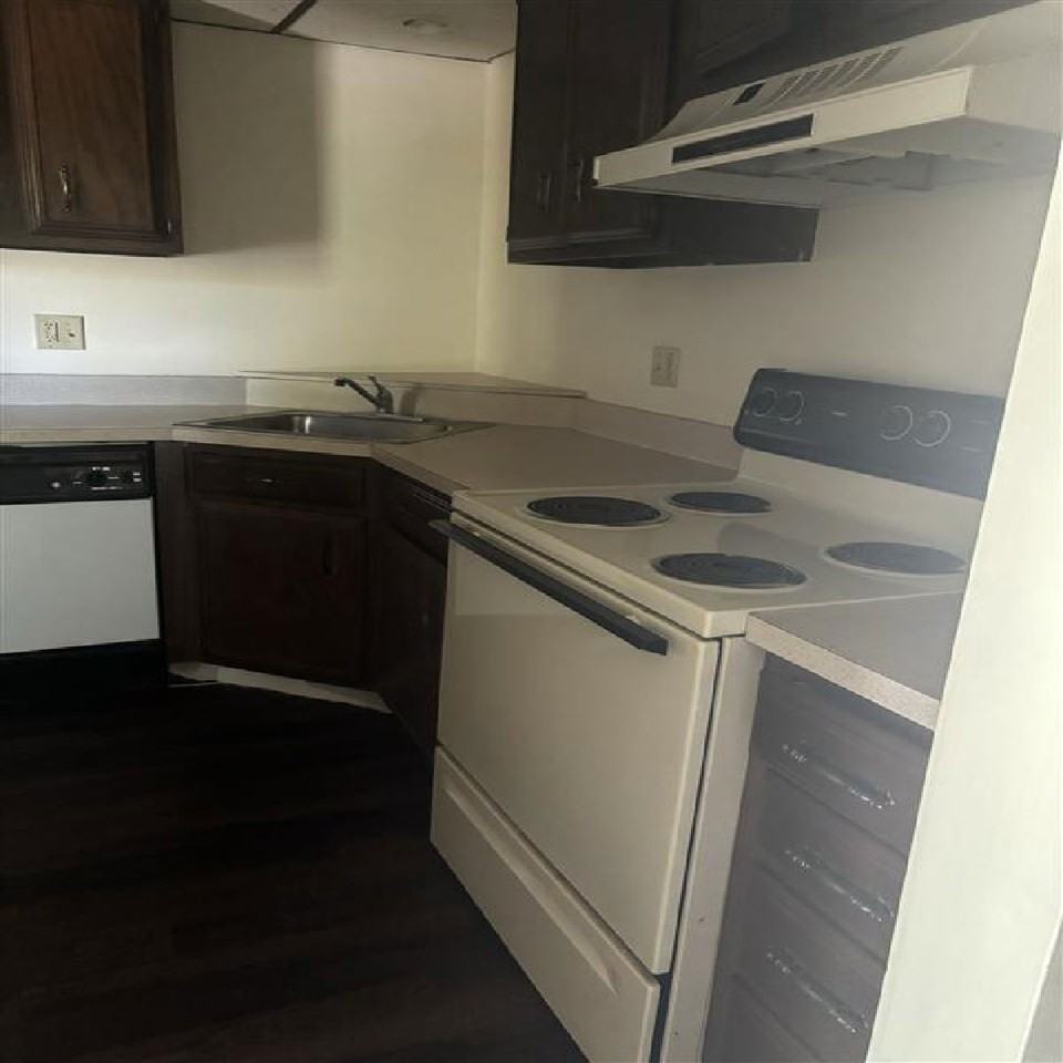 2000 Country Club Apartment #1717 - Photo 2 of 7