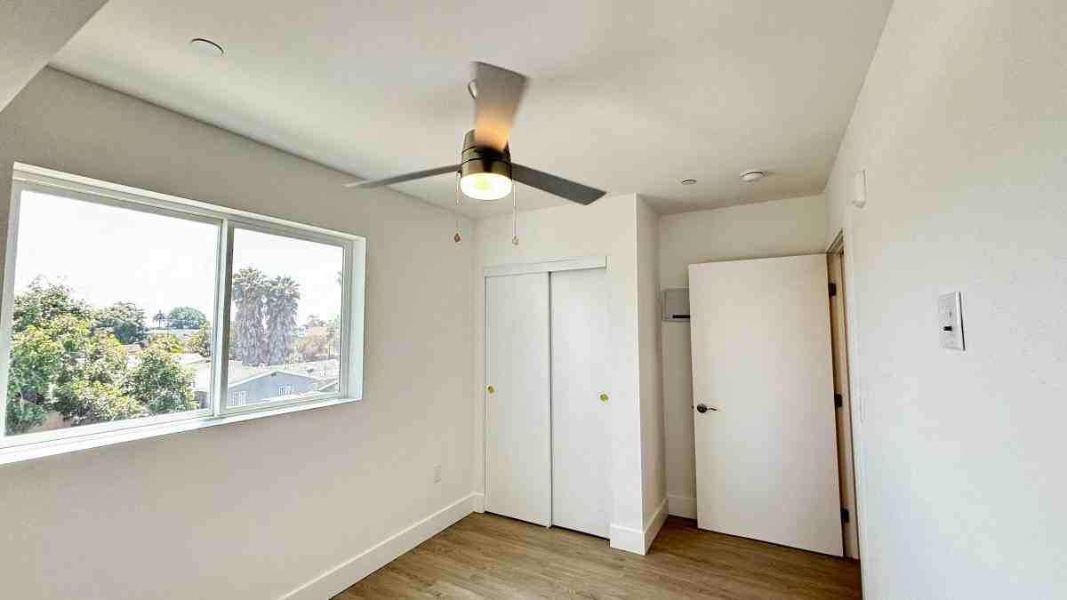 9300 Compton Ave - Photo 5 of 15