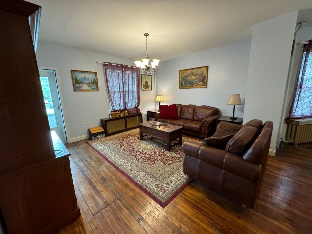 352 W Bertsch St - Photo 2 of 3