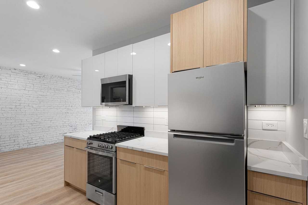 The Chase Court - Photo 2 of 33