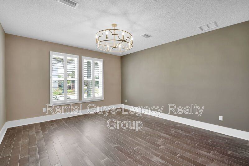 23 Park Center Ave - Photo 7 of 47