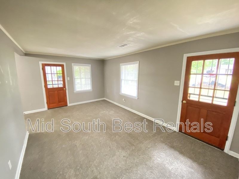 1012 Whitaker Dr - Photo 2 of 8