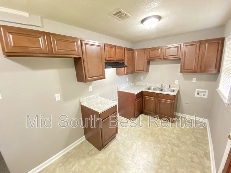 1012 Whitaker Dr - Photo 3 of 8