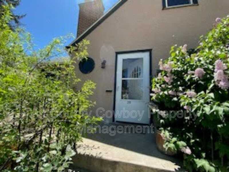 310 S 12th St - Photo 2 of 11