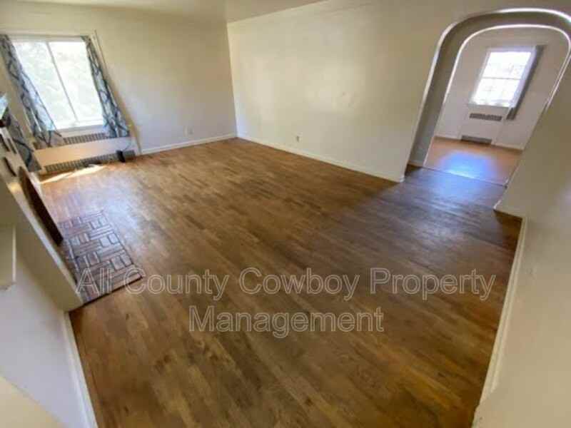 310 S 12th St - Photo 3 of 11