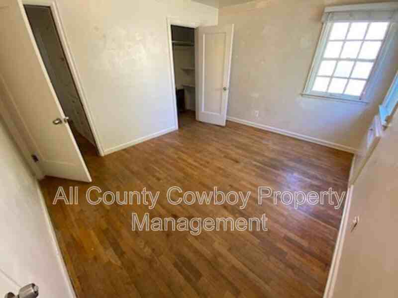 310 S 12th St - Photo 6 of 11