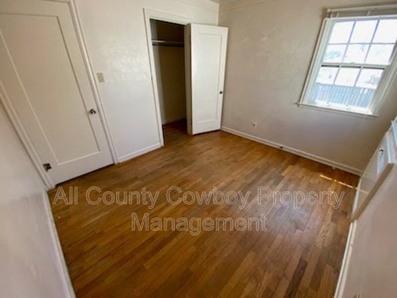 310 S 12th St - Photo 7 of 11