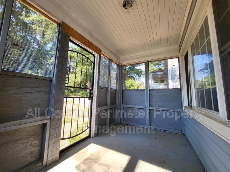 211 Hipp St Sw - Photo 2 of 8