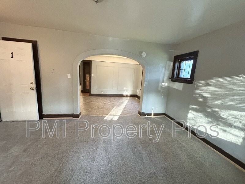 3112 N 38th St #1 - Photo 2 of 7