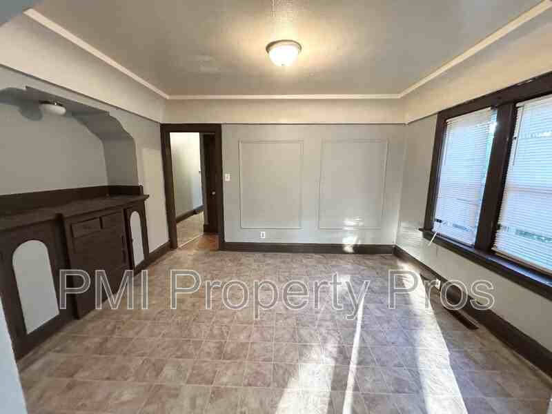 3112 N 38th St #1 - Photo 3 of 7
