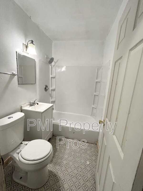 3112 N 38th St #1 - Photo 4 of 7