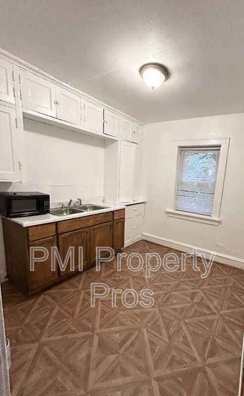 3112 N 38th St #1 - Photo 5 of 7