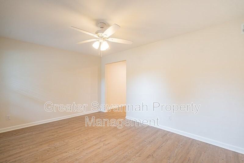 402 E 3rd St #A - Photo 3 of 24