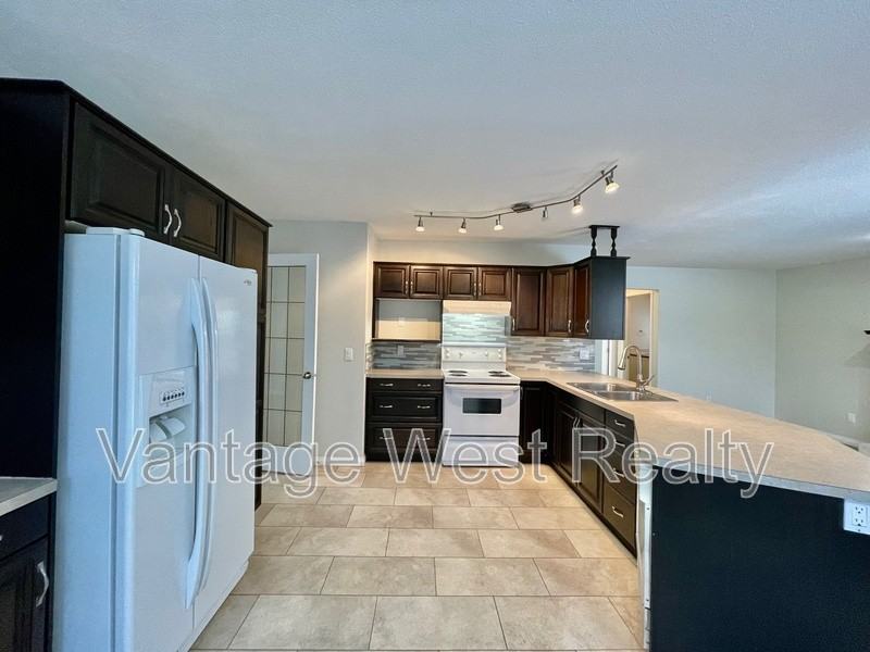 1838A Lipsett Crt - Photo 2 of 32