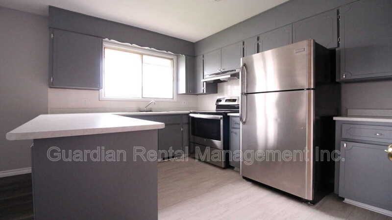 300 Algonquin Ave S - Photo 3 of 8