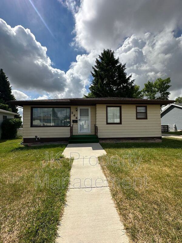 244 18th Ave Nw, Great Falls, MT 59404 4 Bedroom House for 1,850/month