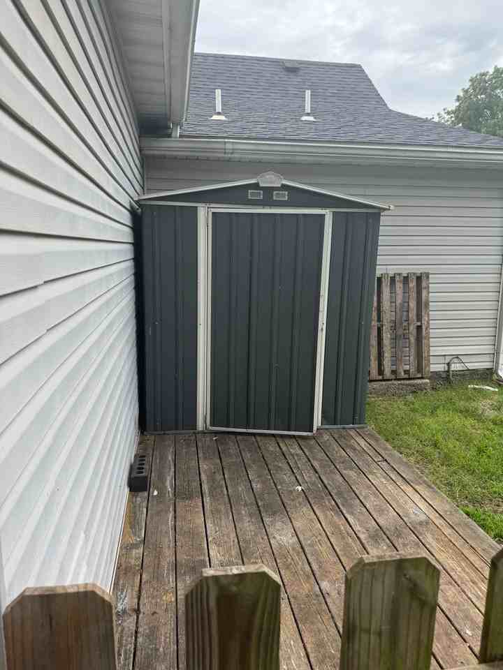 1046 E Locust St - Photo 2 of 11