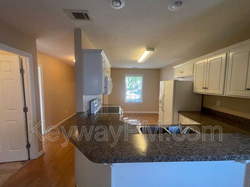 208 Satomi Way - Photo 4 of 13