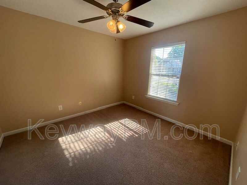 208 Satomi Way - Photo 7 of 13