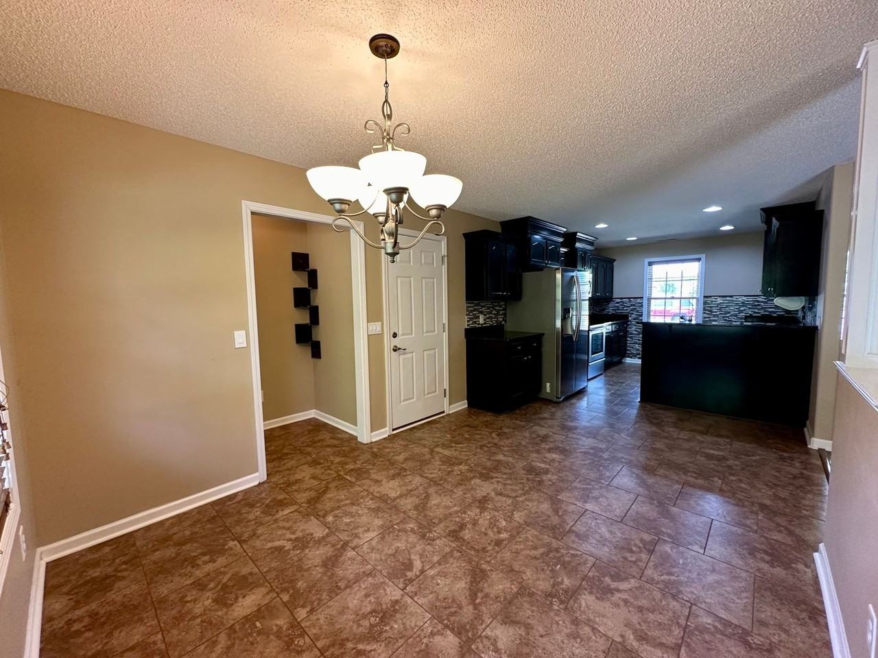 3920 Cantle Dr - Photo 3 of 11