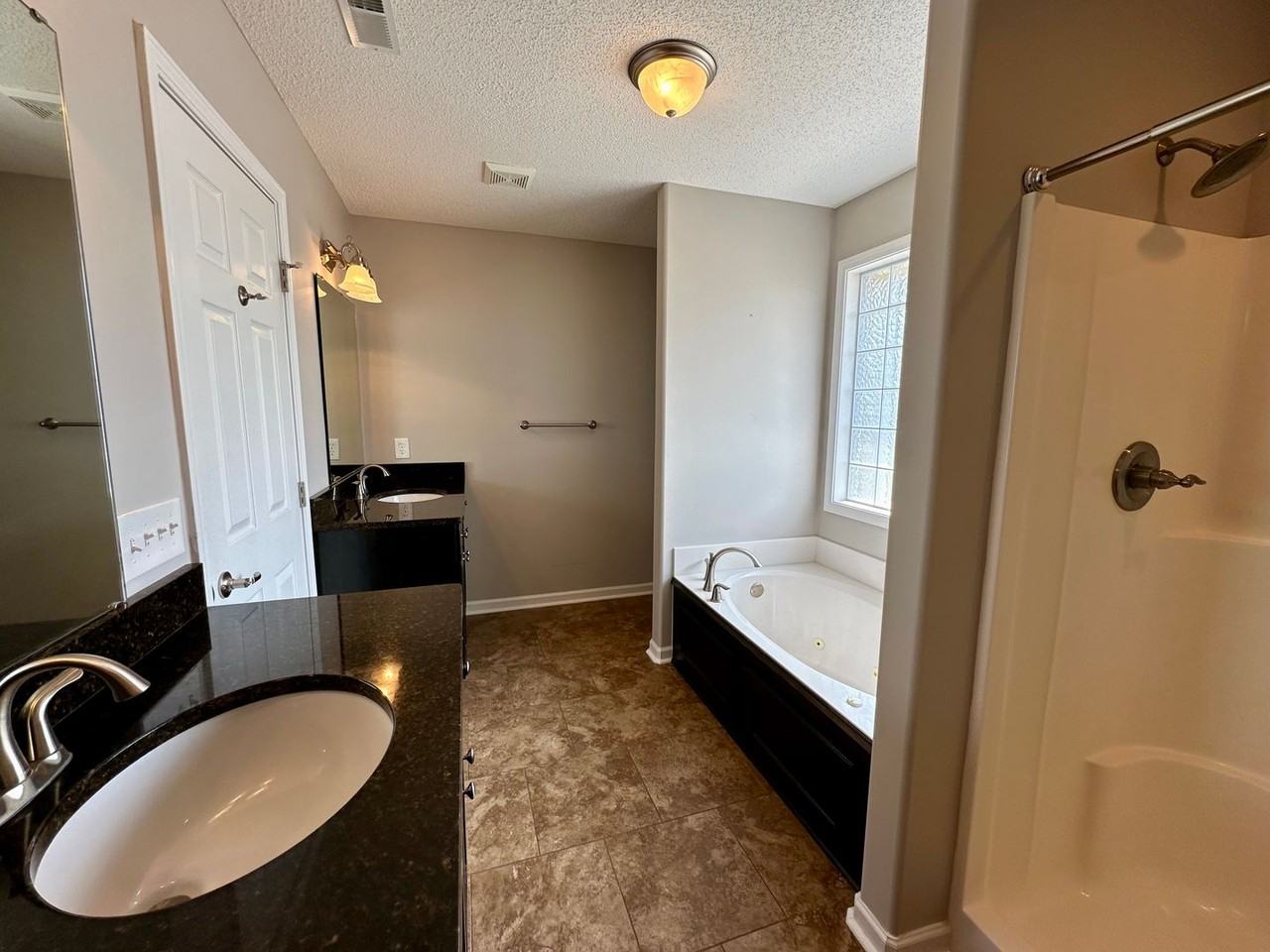 3920 Cantle Dr - Photo 6 of 11