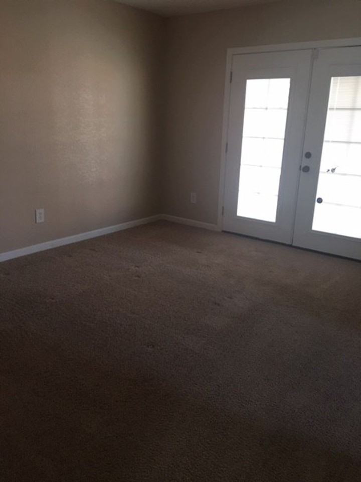 1080 Greenfield Dr - Photo 3 of 8