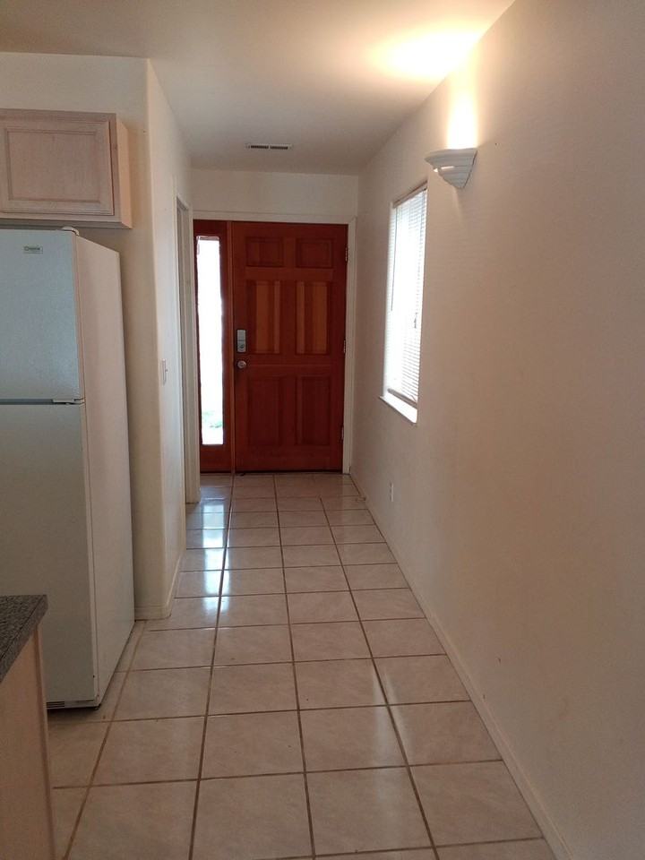 206 S Madison St - Photo 2 of 16