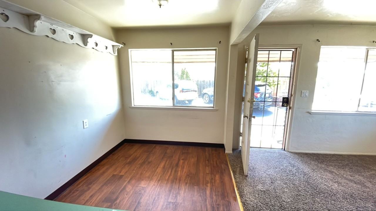 301 Poplar St #1 - Photo 5 of 7