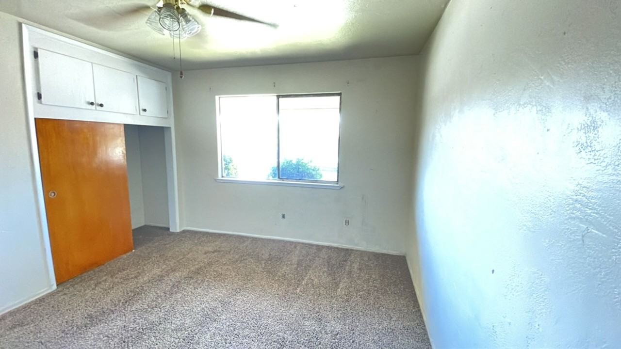 301 Poplar St #1 - Photo 6 of 7
