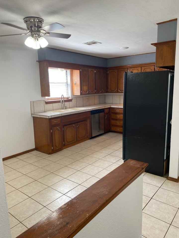 2016 Seth Ave - Photo 3 of 12