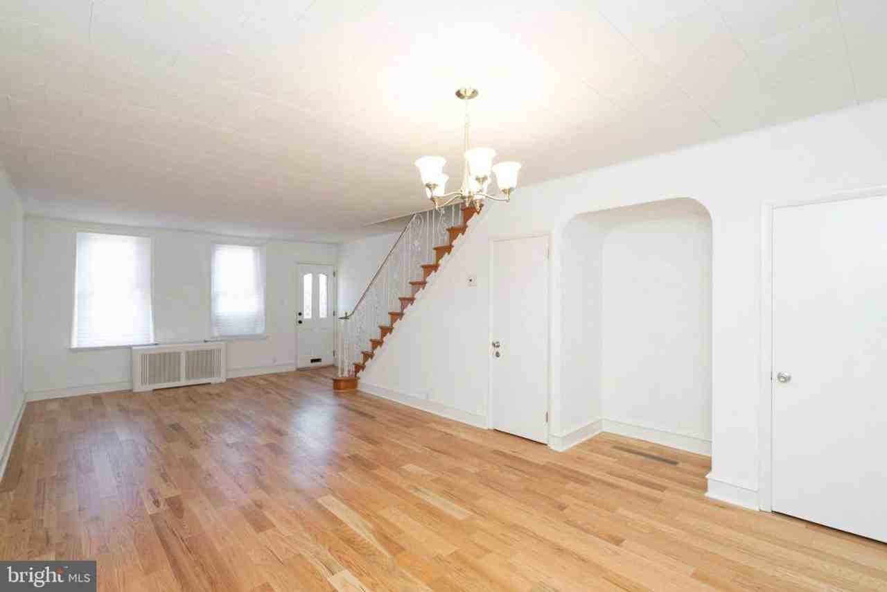 2836 Snyder Ave - Photo 4 of 24